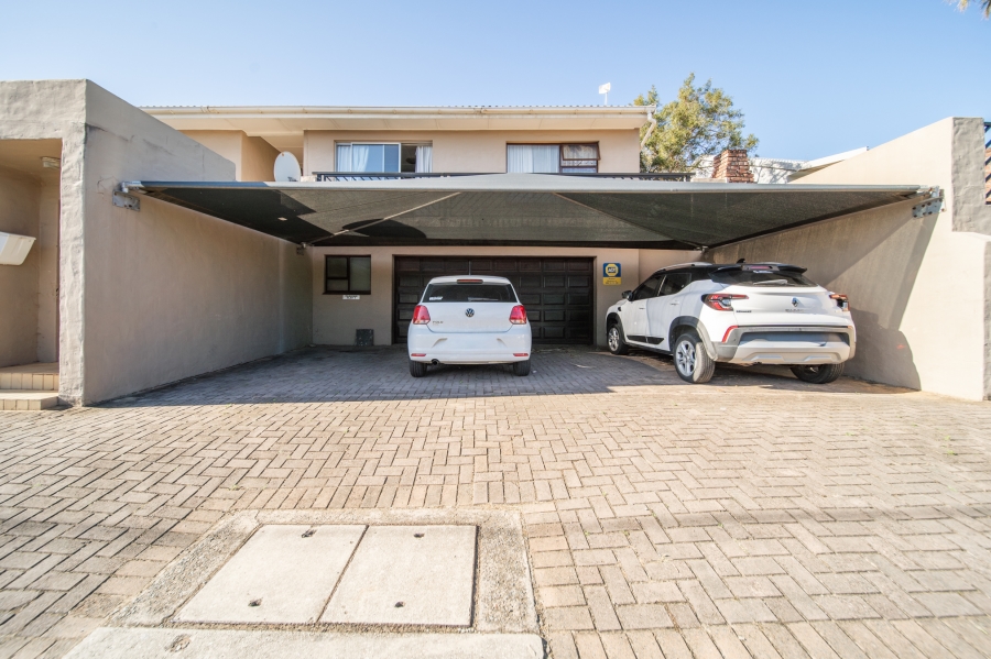 3 Bedroom Property for Sale in Bonza Bay Eastern Cape